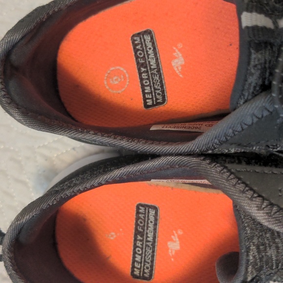 Like new memory foam slip on runners - Picture 2 of 3